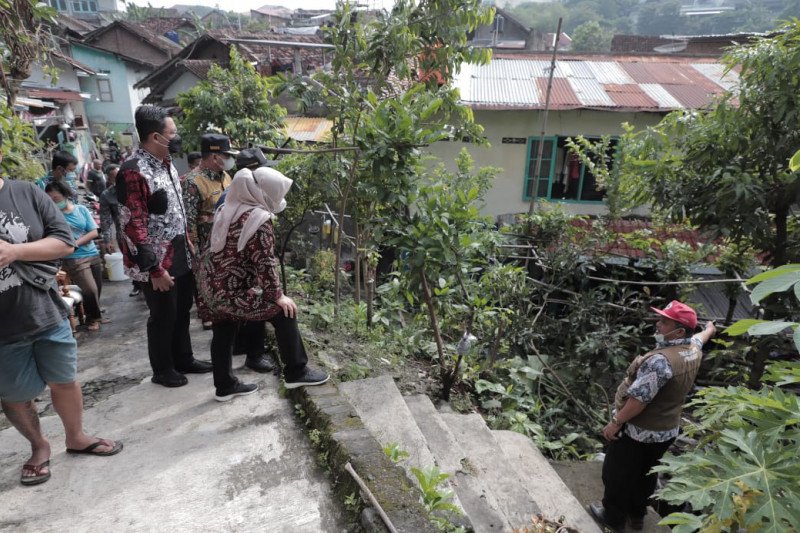 Bupati-Wabup Sleman meninjau wilayah terdampak angin kencang
