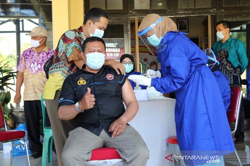 105 anggota personil Polres HSS divaksin COVID-19