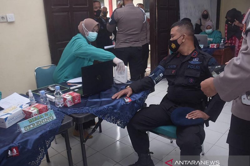 56 personel Brimob Kota Padang Panjang jalani vaksinasi COVID-19