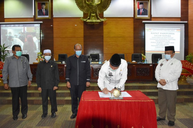 Pemprov-DPRD Sumbar tetapkan perubahan RPJPD 2005-2025