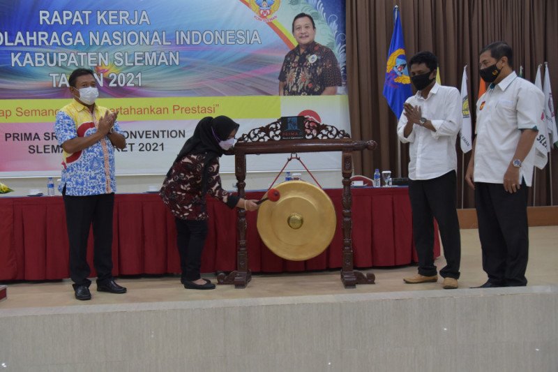 Bupati Sleman mengharapkan insan olahraga tetap berkompetisi meski pandemi