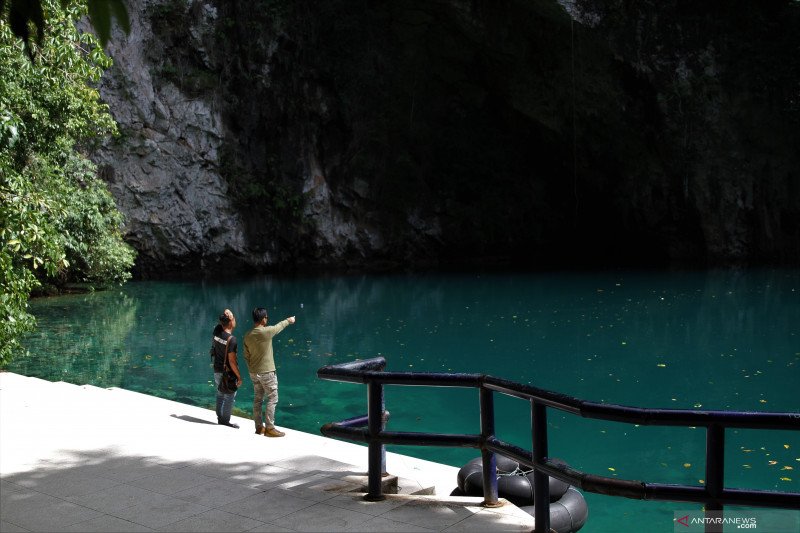 WISATA DANAU BIRU KOLAKA UTARA