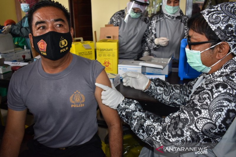 Sebanyak 225 personil Polres Pasaman Barat jalani vaksinisasi COVID-19