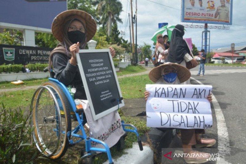 Aksi Jaringan Peduli Perempuan Sumbar