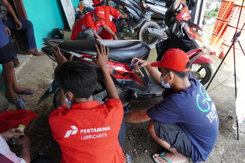 Pertamina Lubricants bantu korban banjir di Karawang