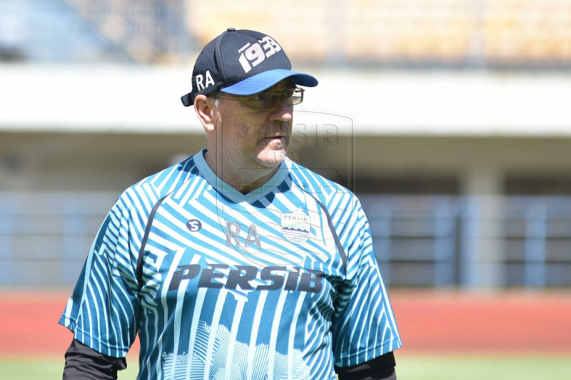 Proses latihan pemain Persib belum sentuh taktik