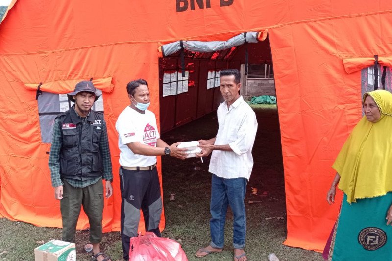 ACT menyalurkan bantuan makanan untuk korban banjir di Dompu