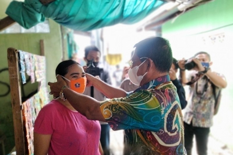 Gubernur berikan bantuan korban kebakaran di Tarakan serta bagi masker