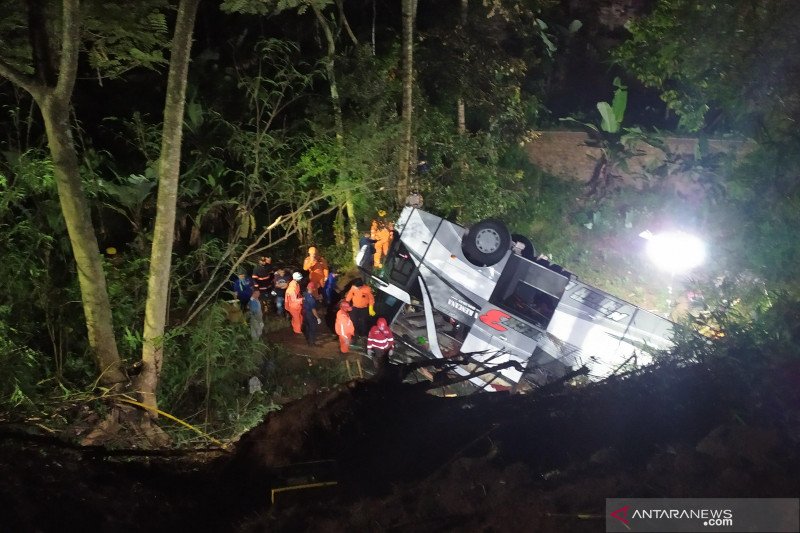 Jalan alternatif Wado Sumedang bukan untuk bus