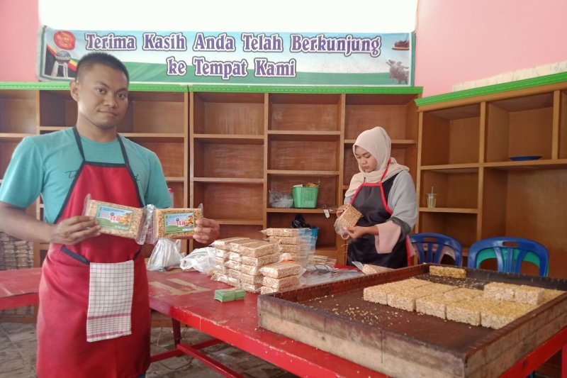 Kipang Pulut Bonjol Ita khas Pasaman kembali bangkit dari COVID-19 atas bantuan investor