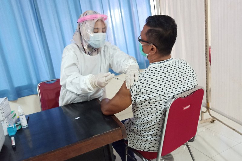 Vaccine arrivals to push pace of immunization in July-Dec: minister - Vimarsana News