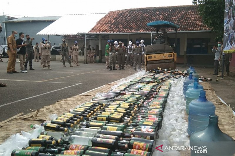 Pemkab Cianjur musnahkan ribuan botol minuman keras