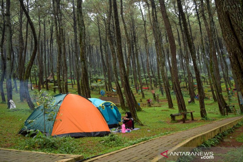 Pelaku usaha pariwisata Purwakarta divaksin jelang dibukanya tempat wisata