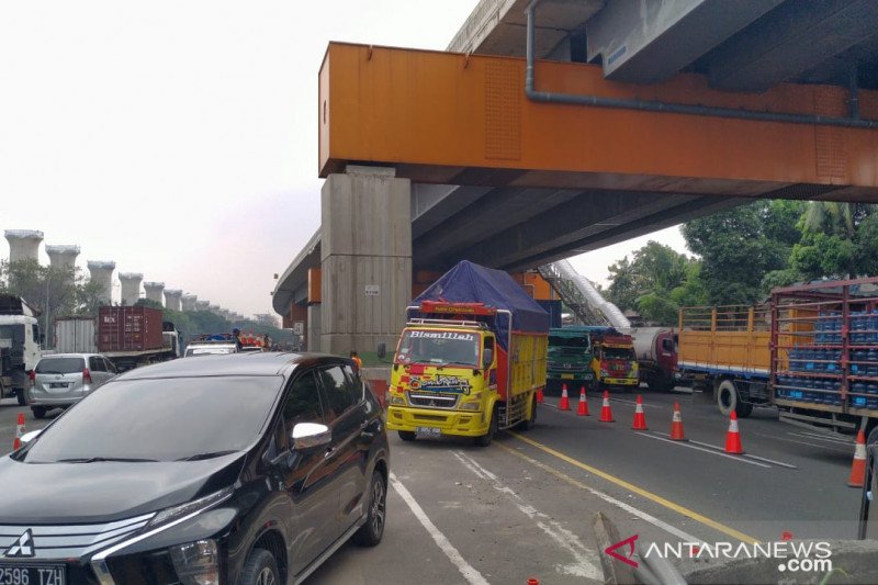 Jasa Marga lanjutkan skema lawan arah di Tol Jakarta-Cikampek