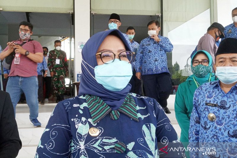 Bupati Bogor imbau warga tidak ke luar negeri antisipasi virus B117