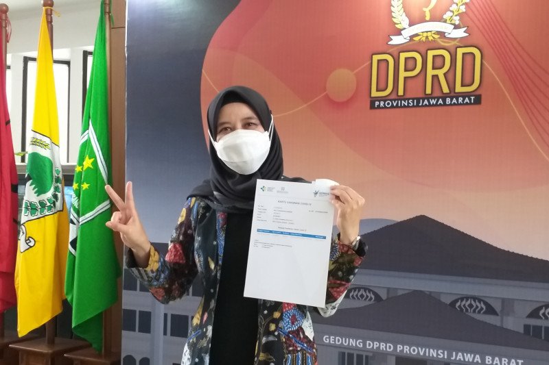 Wakil Ketua DPRD Jabar usai divaksin: 