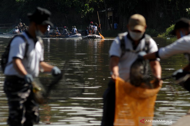 AKSI BERSIH SUNGAI LANTAMAL VIII MANADO