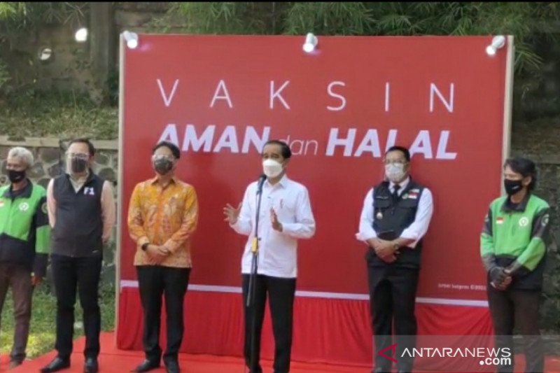 Presiden: Vaksinasi lansia dengan cara 