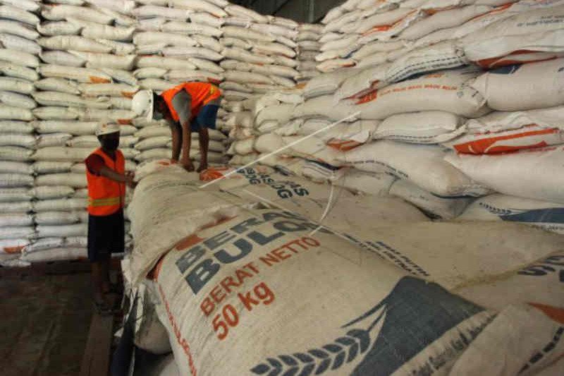 Bulog Cirebon sebut 5.000 ton beras impor 2018 masih di gudang