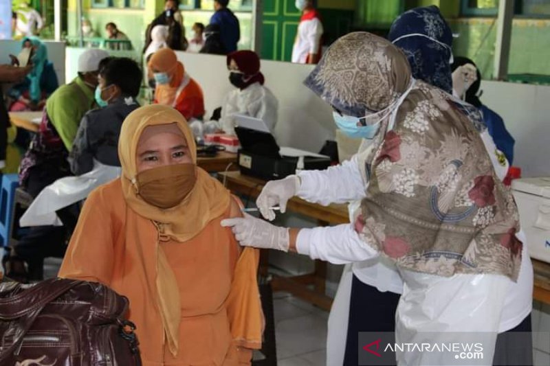 Masyarakat Karawang diminta bersabar mendapatkan suntik vaksin