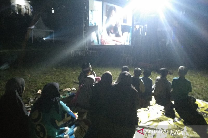 DPR harap acara nonton bareng film di perkampungan bisa dongkrak ekonomi