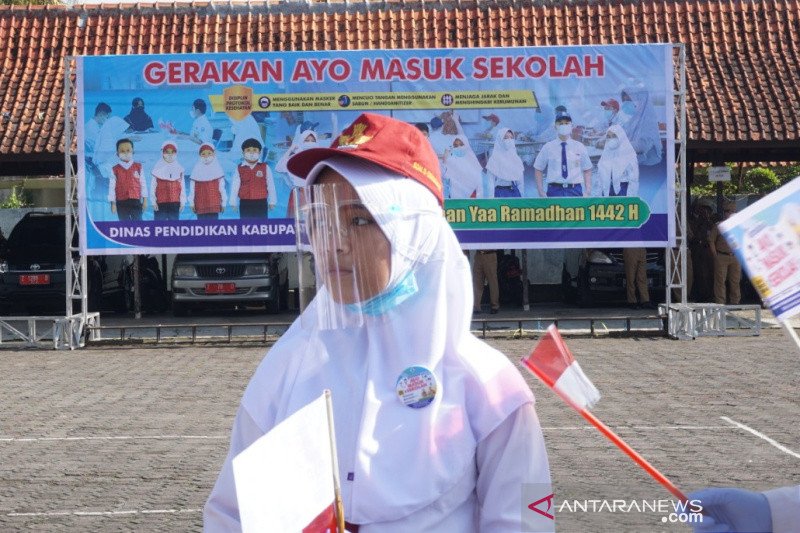 Pemkab Garut hentikan sementara kegiatan belajar mengajar di sekolah