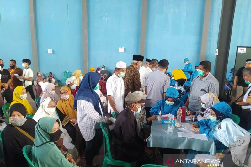 Dinkes berikan vaksinasi COVID-19 untuk lansia di Cianjur
