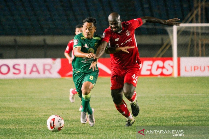 Piala Menpora - Samsul Arif bawa Persebaya taklukkan Persik 2-1