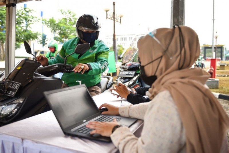 Penyedia transportasi daring bantu vaksinasi 5.000 warga Bandung