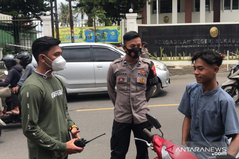 Petugas gabungan di Kota Sukabumi tindak ratusan pelanggar prokes