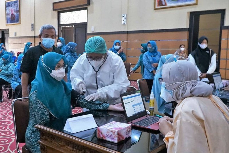 PKK Mataram membuka posko vaksinasi COVID-19 bagi jamaah pengajian