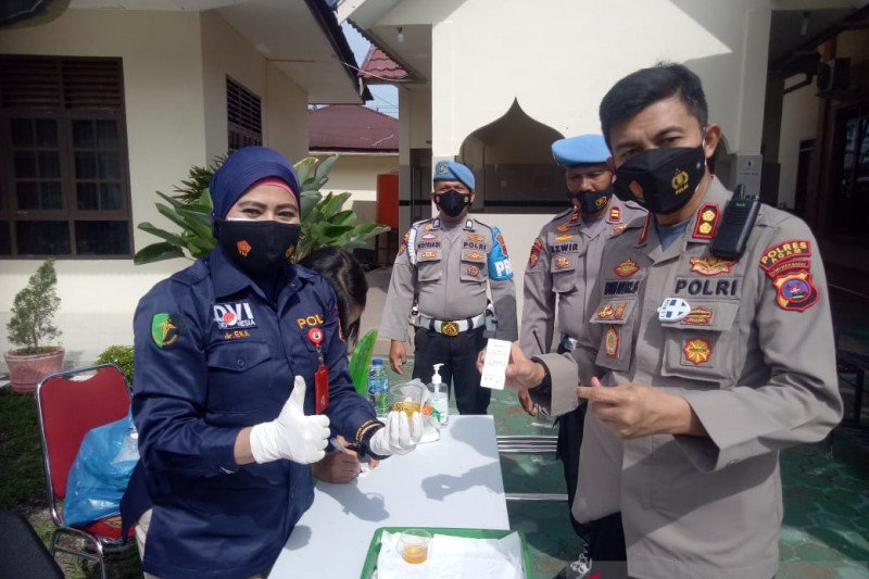 Polisi tangkap pengedar sabu saat kendarai motor di Agam