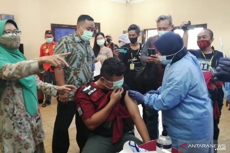 165 pegawai Lapas Bekasi jalani vaksinasi COVID-19 dosis pertama