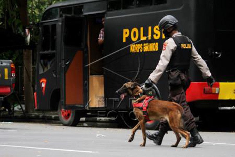 Pascaledakan bom di Makassar