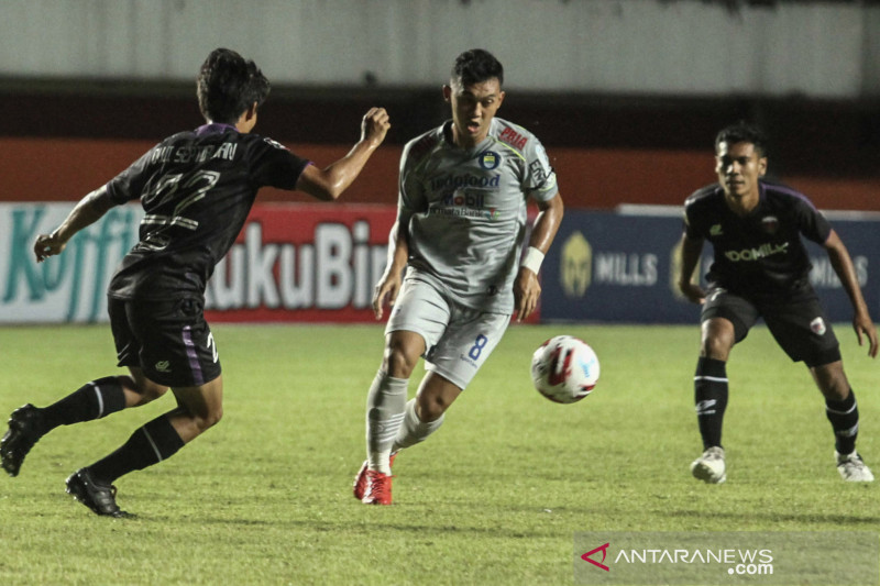 Piala Menpora : Persita Tangerang vs Persib Bandung ...