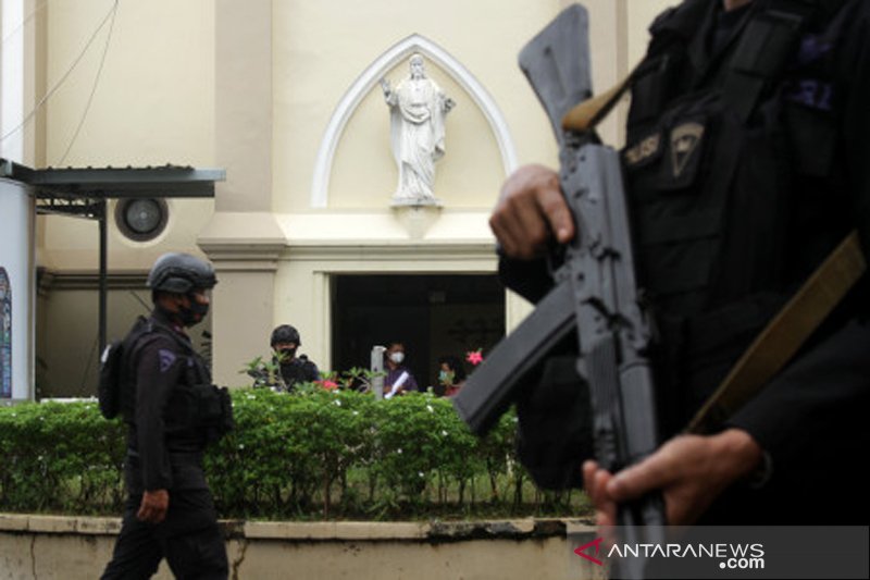 Penjagaan di Gereja Katedral Makassar diperketat