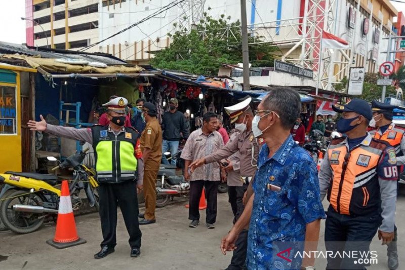 Ratusan PKL dan parkir liar di Cikarang ditertibkan