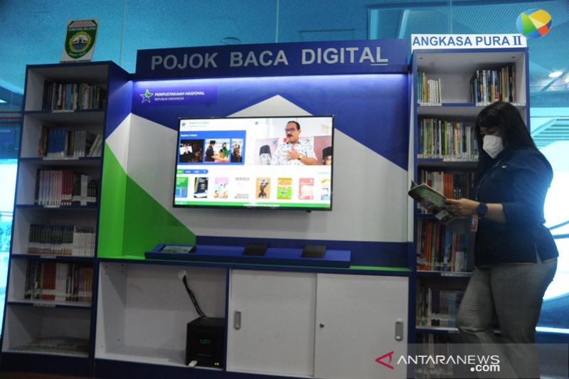 Pojok baca digital di Bandara SMB II Palembang