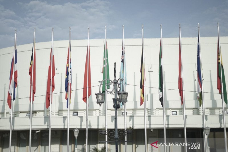 Peringati 66 tahun KAA, Gedung Merdeka Bandung kibarkan 110 bendera