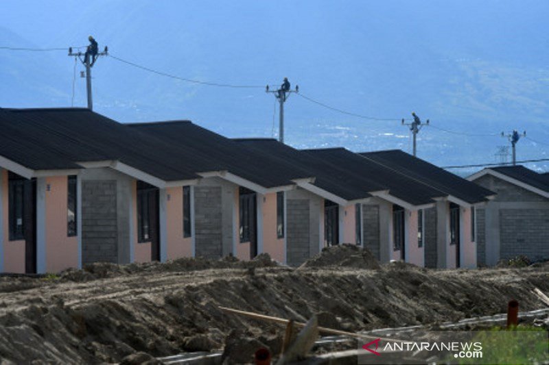 Pemasangan jaringan listrik hunian penyintas bencana di Sigi