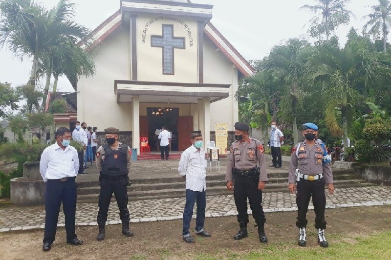 Polri dan TNI amankan tempat ibadah saat Jumat Agung