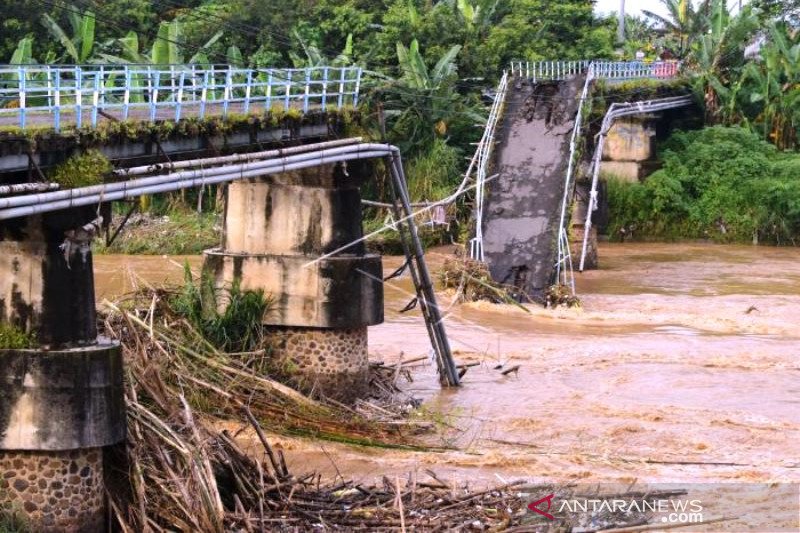 Jembatan Putus Di Madiun