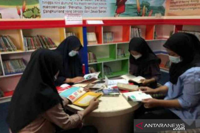 Tingkatkan minat baca, Pemkab Bekasi sediakan 1.774 buku digital