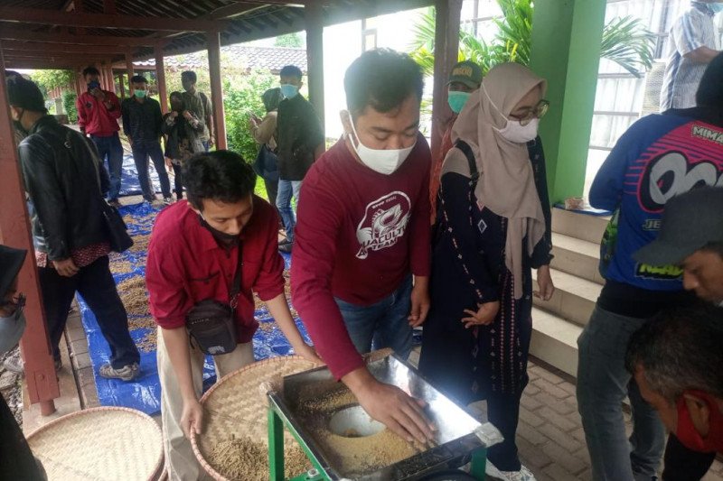 KKP latih 100 pembudi daya Cianjur buat pakan ikan berbahan baku lokal