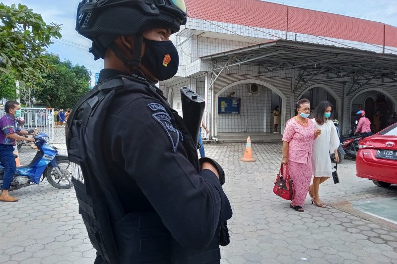 Ibadah Paskah di Pekanbaru dikawal aparat bersenjata