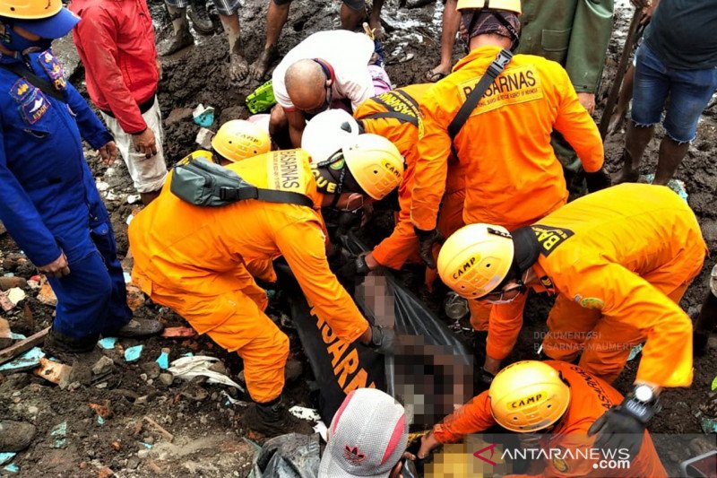 Basarnas catat 69 korban banjir bandang di Adonara ditemukan meninggal