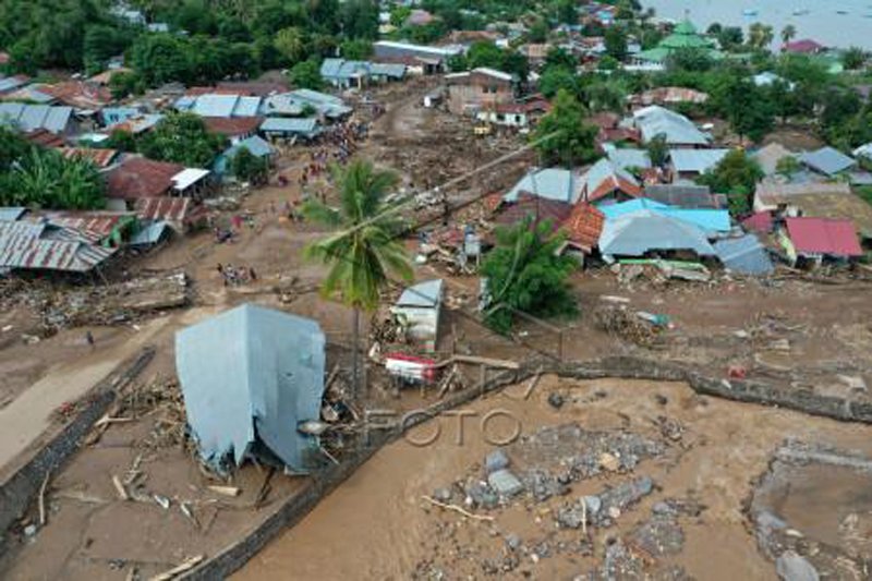 Kerusakan akibat banjir Adonara Flores