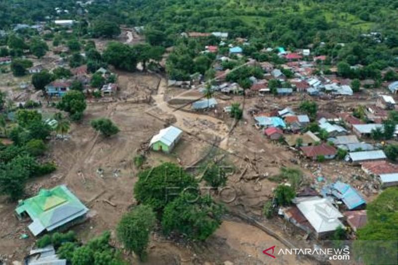 50 orang meninggal da 29 orang hilang akibat Banjir Bandang Adonara Flores