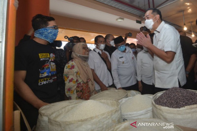 Target Vaksinasi Bagi Pedagang Pasar Di Padang