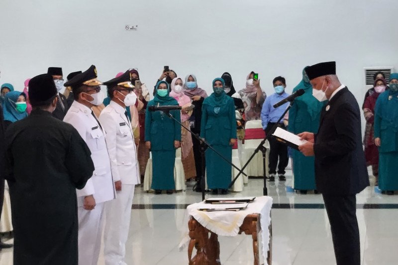 Menanti kiprah Hendri Septa membenahi dan menata kota